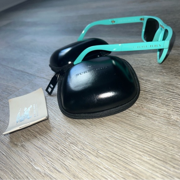 Burberry folding wayfarer sunglasses in bright blue / turquoise with case - Picture 6 of 15